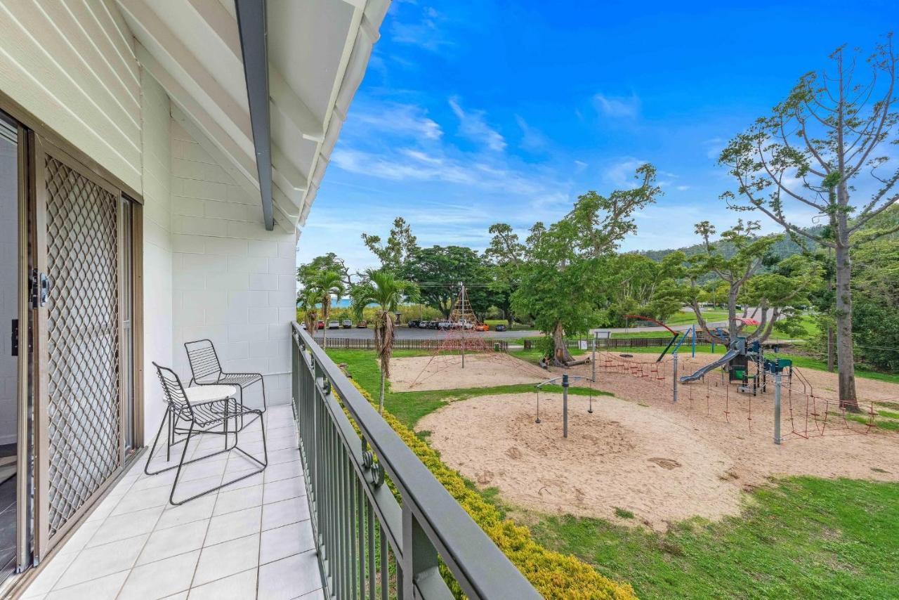Modern Beach Front Apartment Airlie Beach Exterior photo